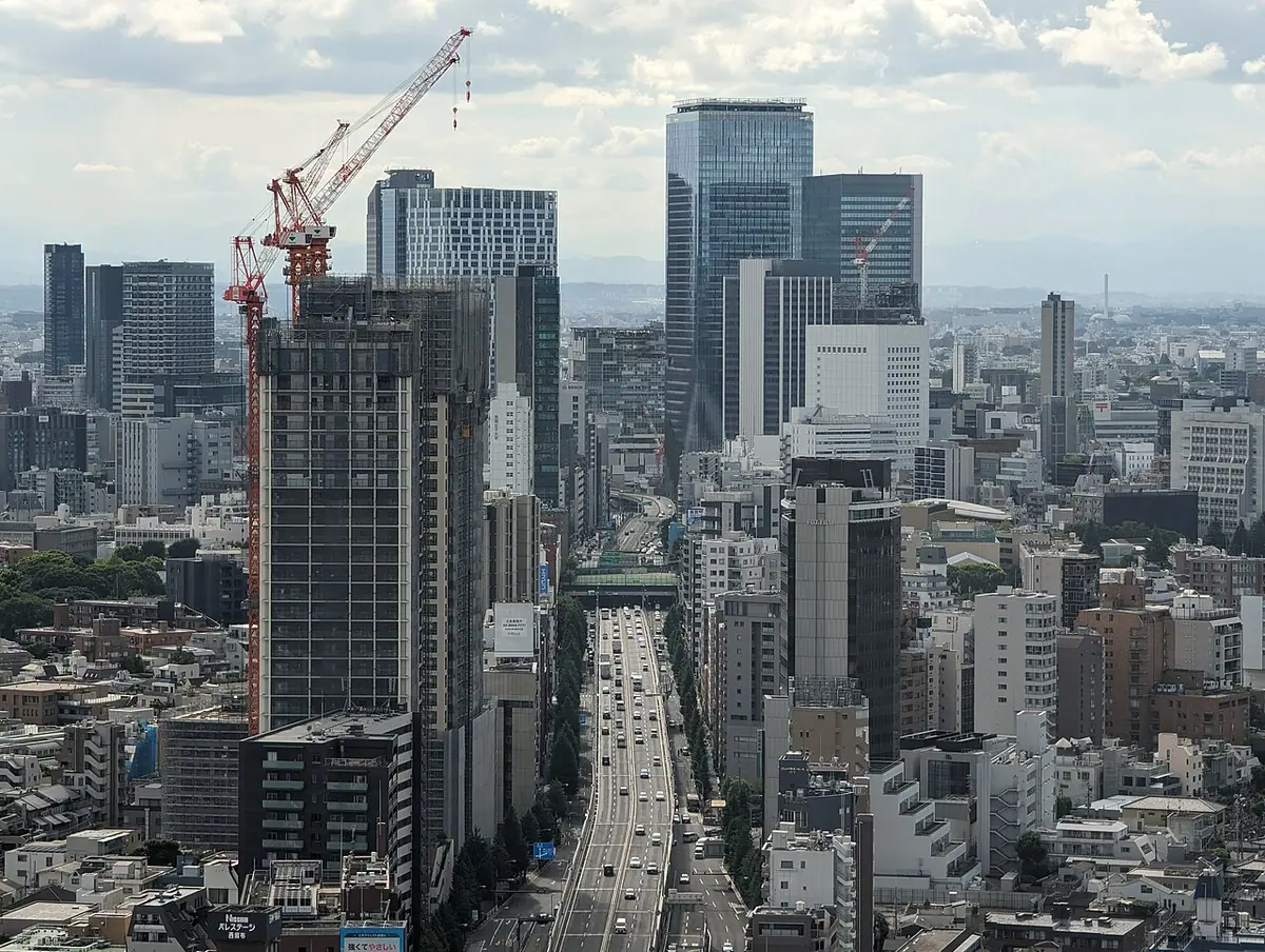 Pemandangan biasa Roppongi Avenue dan bangunan sekitarnya dari atas