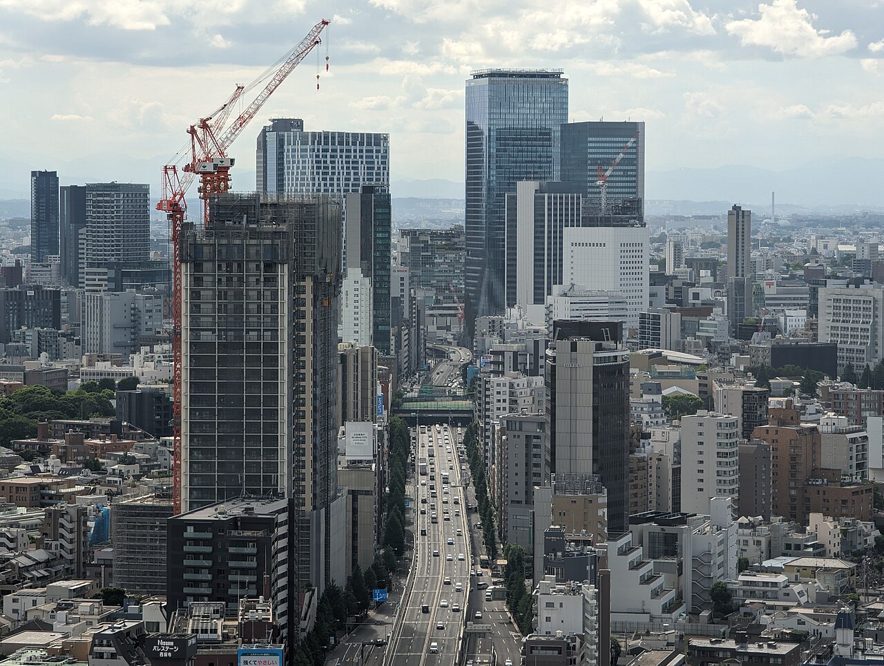 An ordinary view of Roppongi Avenue and surrounding buildings from above